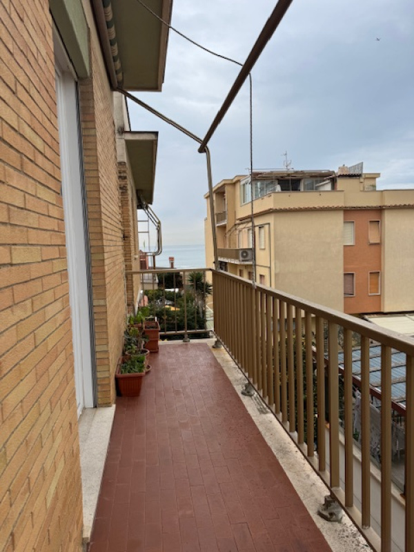 Tipologia Immobile: appartamento Provincia: roma Comune: pomezia Località:  Indirizzo: Lungomare delle Sirene