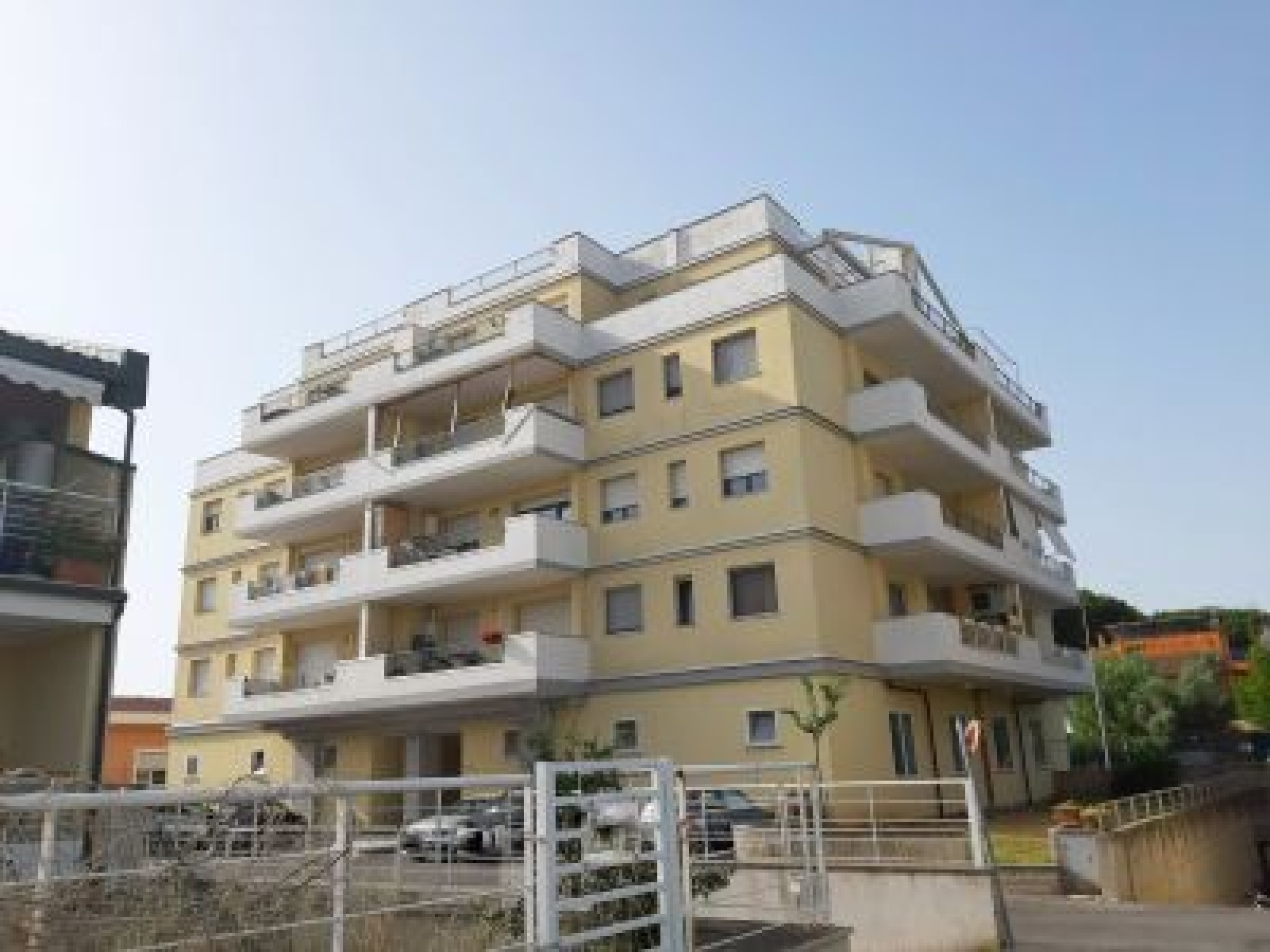 Tipologia Immobile: appartamento Provincia: roma Comune: roma Località: casal palocco Indirizzo: Via Salorno