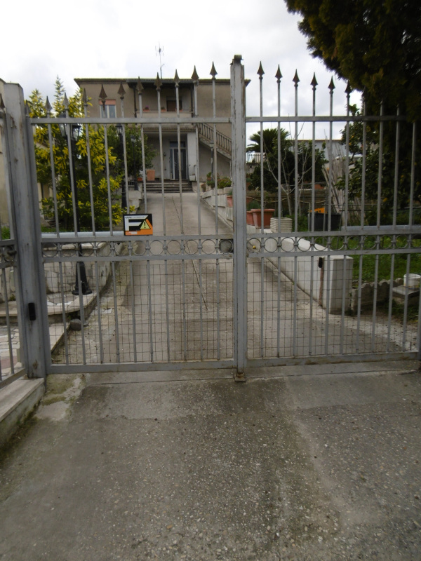 Tipologia Immobile: appartamento Provincia: roma Comune: roma Località: pisana Indirizzo: Via Samugheo