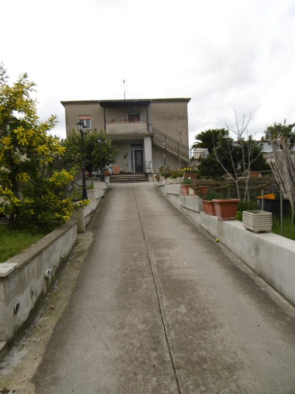 Tipologia Immobile: appartamento Provincia: roma Comune: roma Località: pisana Indirizzo: Via Samugheo