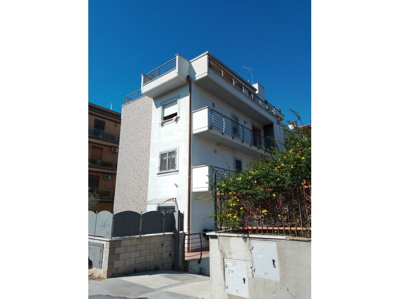 Tipologia Immobile: appartamento Provincia: roma Comune: roma Località: vermicino Indirizzo: Via Cianciana