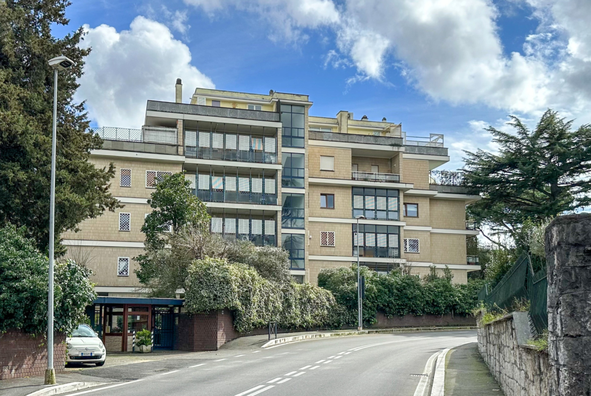 Tipologia Immobile: appartamento Provincia: roma Comune: roma Località: ponte milvio Indirizzo: Viale Cortina d'Ampezzo