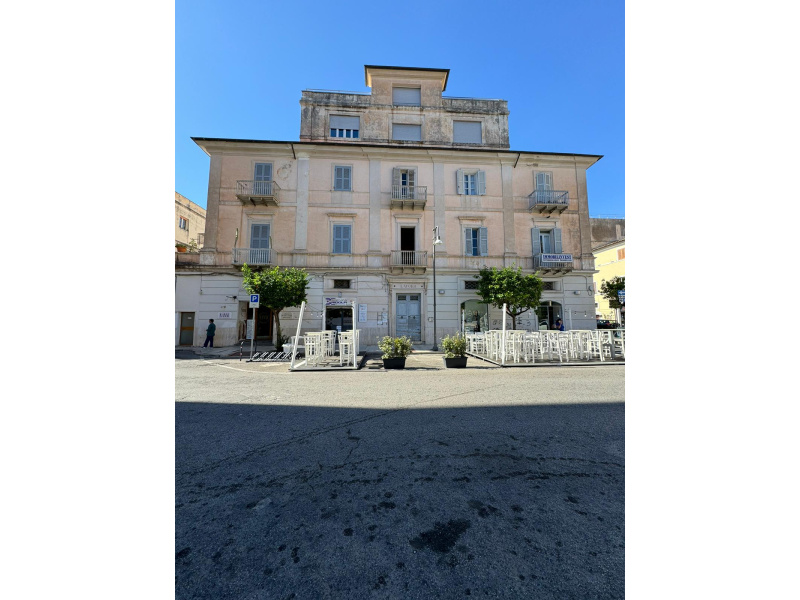 Tipologia Immobile: appartamento Provincia: latina Comune: terracina Località: centro urbano Indirizzo: Piazza della Repubblica