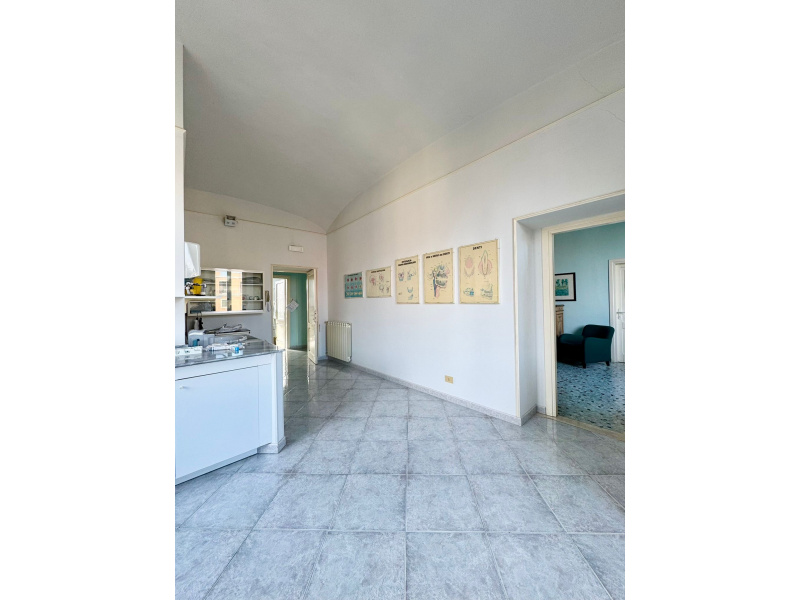 Tipologia Immobile: appartamento uso ufficio Provincia: roma Comune: nettuno Località: centro Indirizzo: Piazza Giuseppe Mazzini
