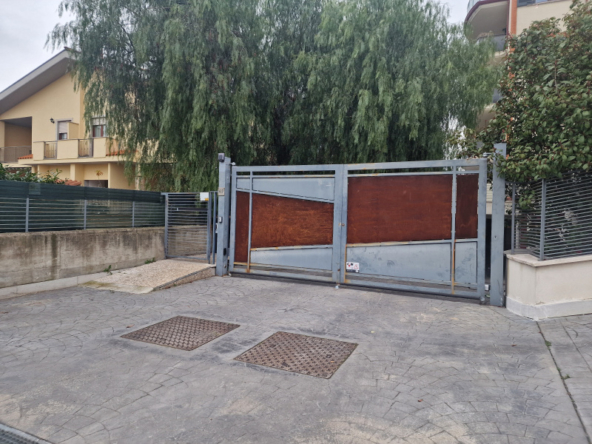 Tipologia Immobile: box Provincia: roma Comune: roma Località: madonnetta Indirizzo: Via Giacinto Bicurin