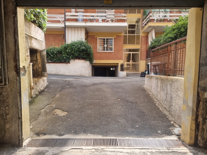Tipologia Immobile: box Provincia: roma Comune: santa marinella Località: centro urbano Indirizzo: Via Napoli