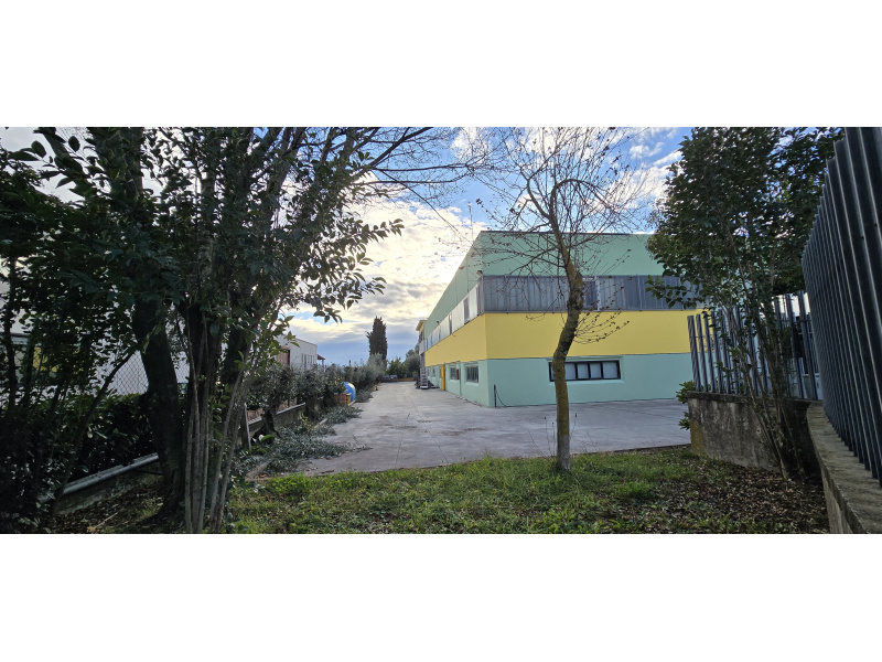 Tipologia Immobile: capannone Provincia: roma Comune: genzano di roma Località:  Indirizzo: Viale del Lavoro