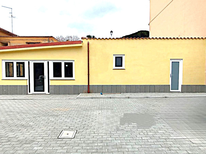 Tipologia Immobile: locale commerciale / negozio Provincia: roma Comune: albano laziale Località: centro urbano Indirizzo: Via 24 Maggio