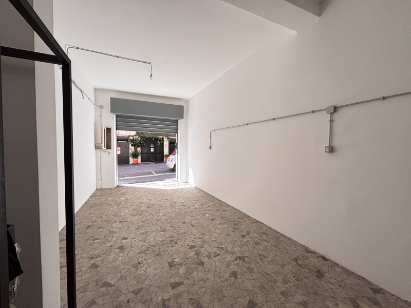 Tipologia Immobile: magazzino Provincia: roma Comune: roma Località: arco di travertino Indirizzo: Via Genzano