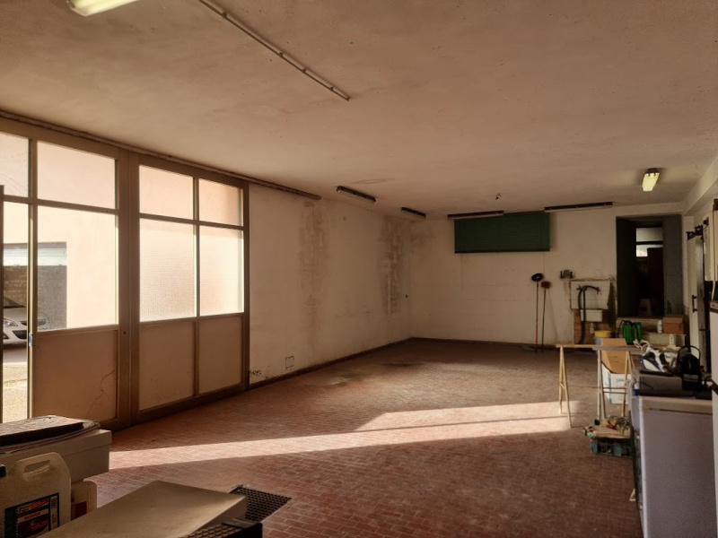 Tipologia Immobile: magazzino Provincia: roma Comune: santa marinella Località: fiori Indirizzo: Via delle Gardenie
