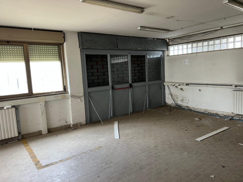 Tipologia Immobile: palazzo uso ufficio Provincia: roma Comune: albano laziale Località: pavona Indirizzo: Via dei Piani di Monte Savello