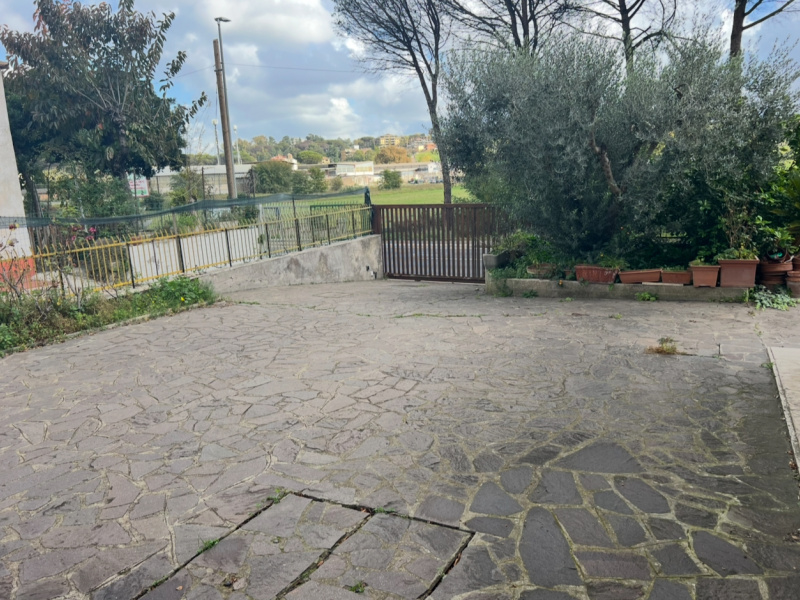 Tipologia Immobile: palazzo/terratetto Provincia: roma Comune: roma Località: casal selce Indirizzo: Via di Casal Selce