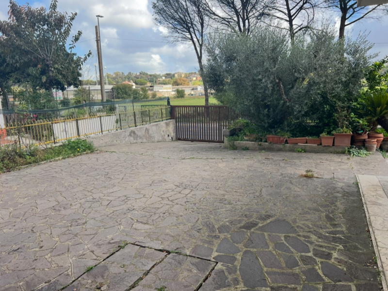Tipologia Immobile: palazzo/terratetto Provincia: roma Comune: roma Località: casal selce Indirizzo: Via di Casal Selce