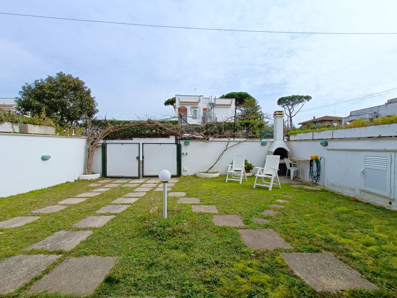 Tipologia Immobile: villa / indipendente / semi indipendente Provincia: roma Comune: anzio Località: lavinio giornalisti Indirizzo: Via delle Margherite