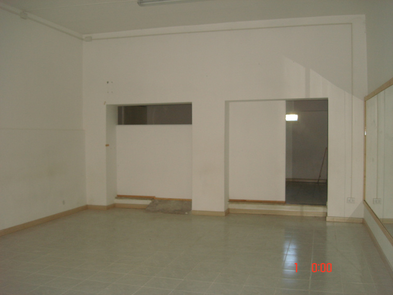 Tipologia Immobile: locale commerciale / negozio Provincia: roma Comune: civitavecchia Località: centro Indirizzo: Via Benci e Gatti