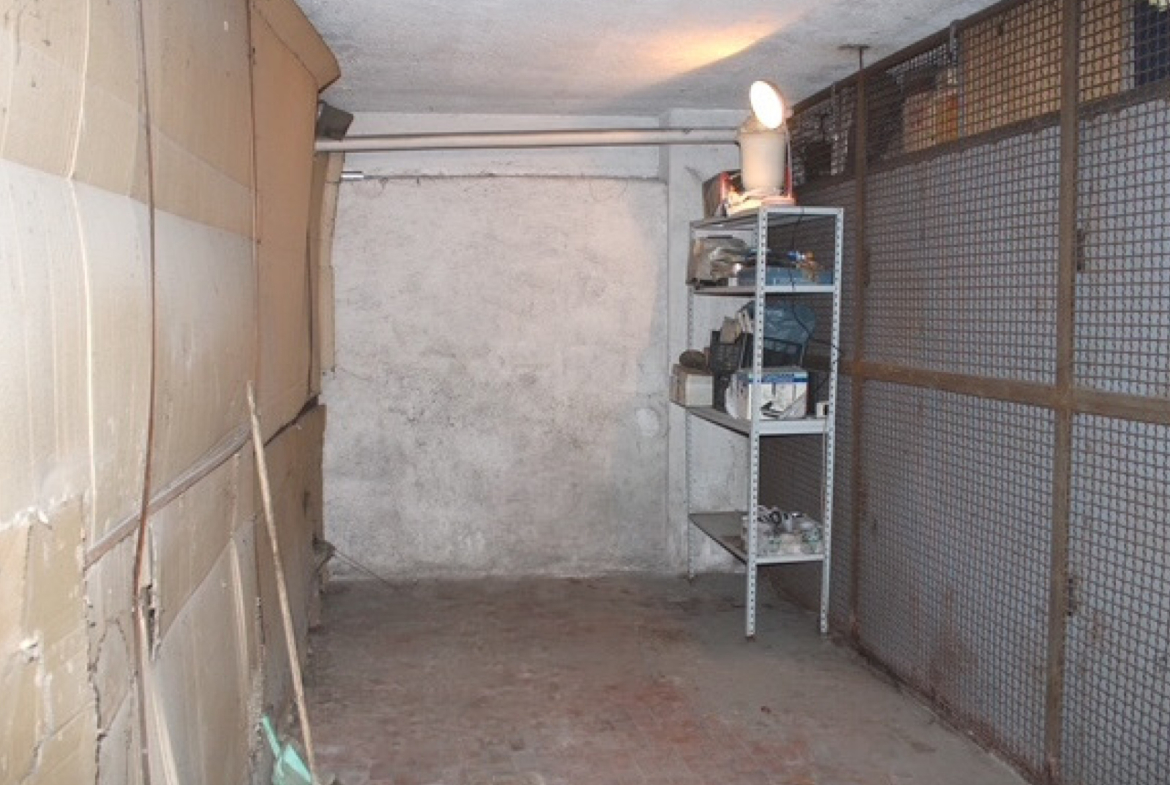 Tipologia Immobile: garage / autorimessa Provincia: roma Comune: guidonia montecelio Località: guidonia Indirizzo: Via Antonio Locatelli