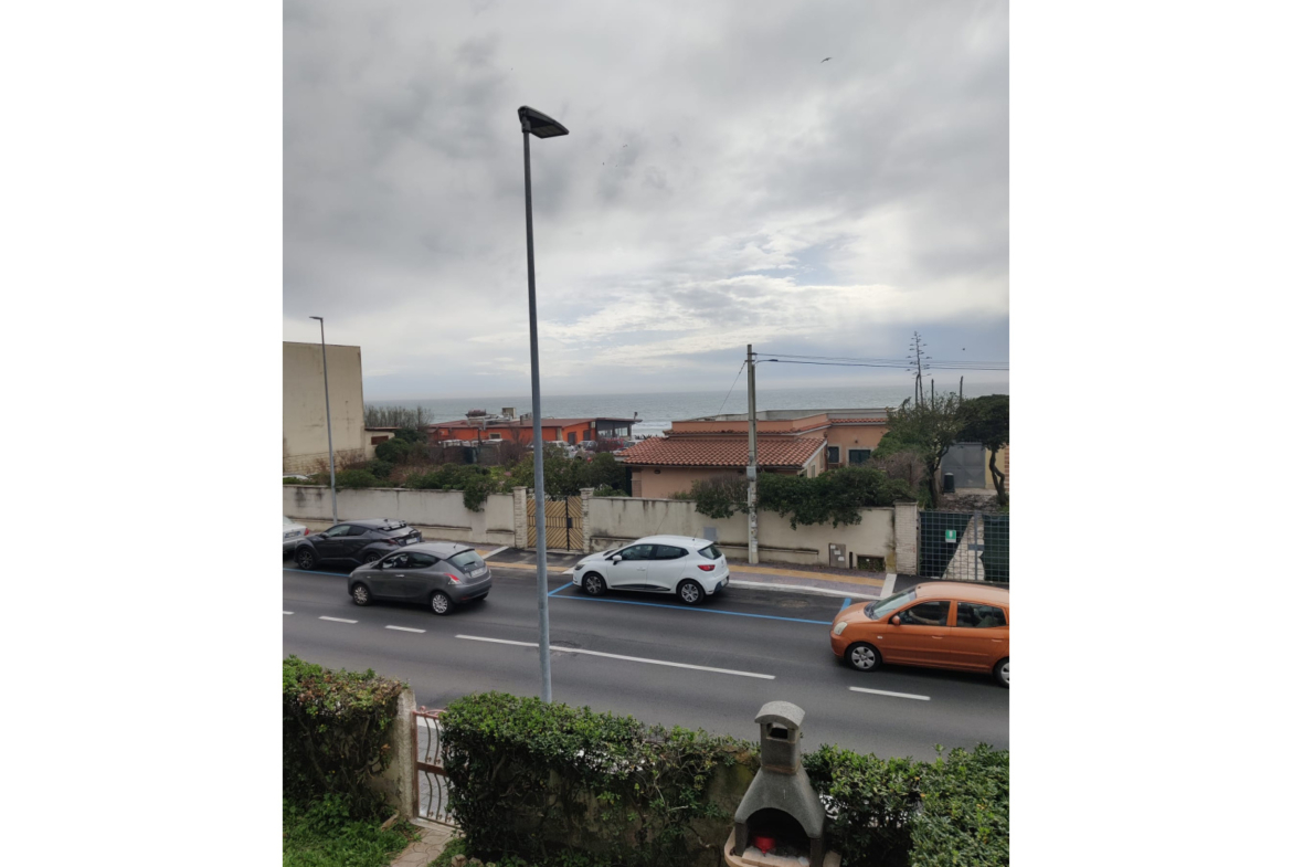 Tipologia Immobile: appartamento Provincia: roma Comune: pomezia Località: centro urbano Indirizzo: Lungomare delle Sirene