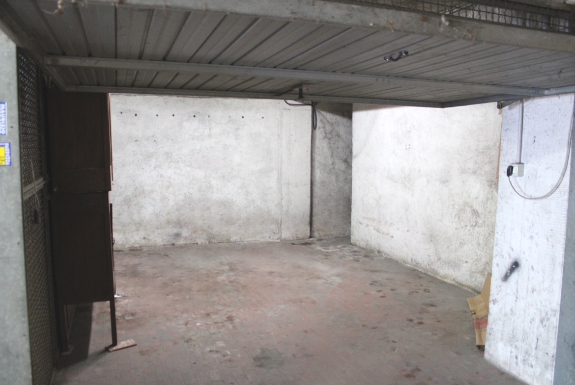 Tipologia Immobile: garage / autorimessa Provincia: roma Comune: guidonia montecelio Località: guidonia Indirizzo: Via Antonio Locatelli
