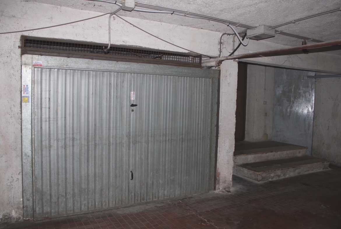 Tipologia Immobile: garage / autorimessa Provincia: roma Comune: guidonia montecelio Località: guidonia Indirizzo: Via Antonio Locatelli