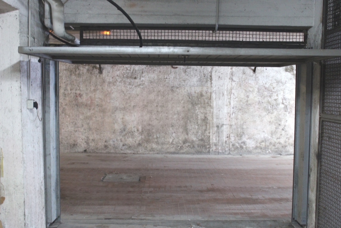 Tipologia Immobile: garage / autorimessa Provincia: roma Comune: guidonia montecelio Località: guidonia Indirizzo: Via Antonio Locatelli