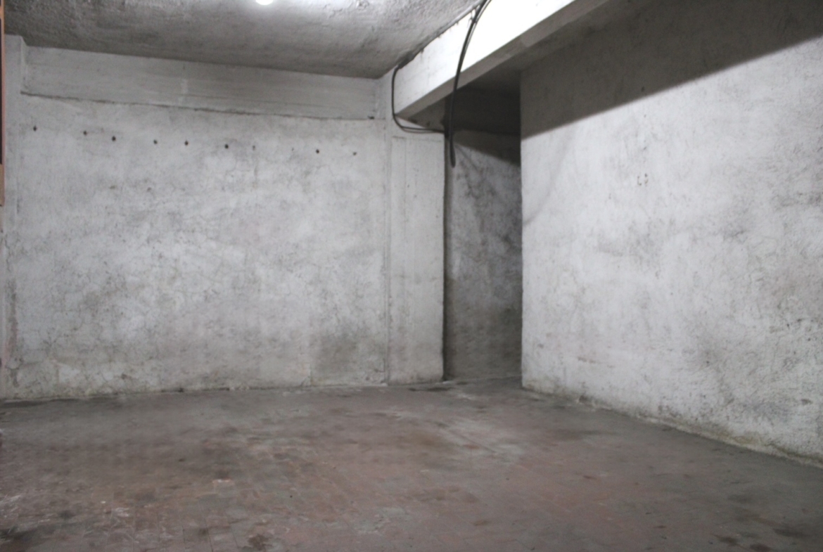 Tipologia Immobile: garage / autorimessa Provincia: roma Comune: guidonia montecelio Località: guidonia Indirizzo: Via Antonio Locatelli