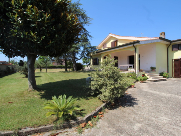 Tipologia Immobile: villa / indipendente / semi indipendente Provincia: latina Comune: aprilia Località: centro urbano Indirizzo: Via Ischia