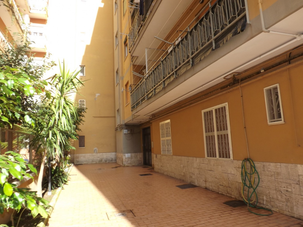 Tipologia Immobile: appartamento Provincia: napoli Comune: napoli Località: bagnoli Indirizzo: Via di Niso