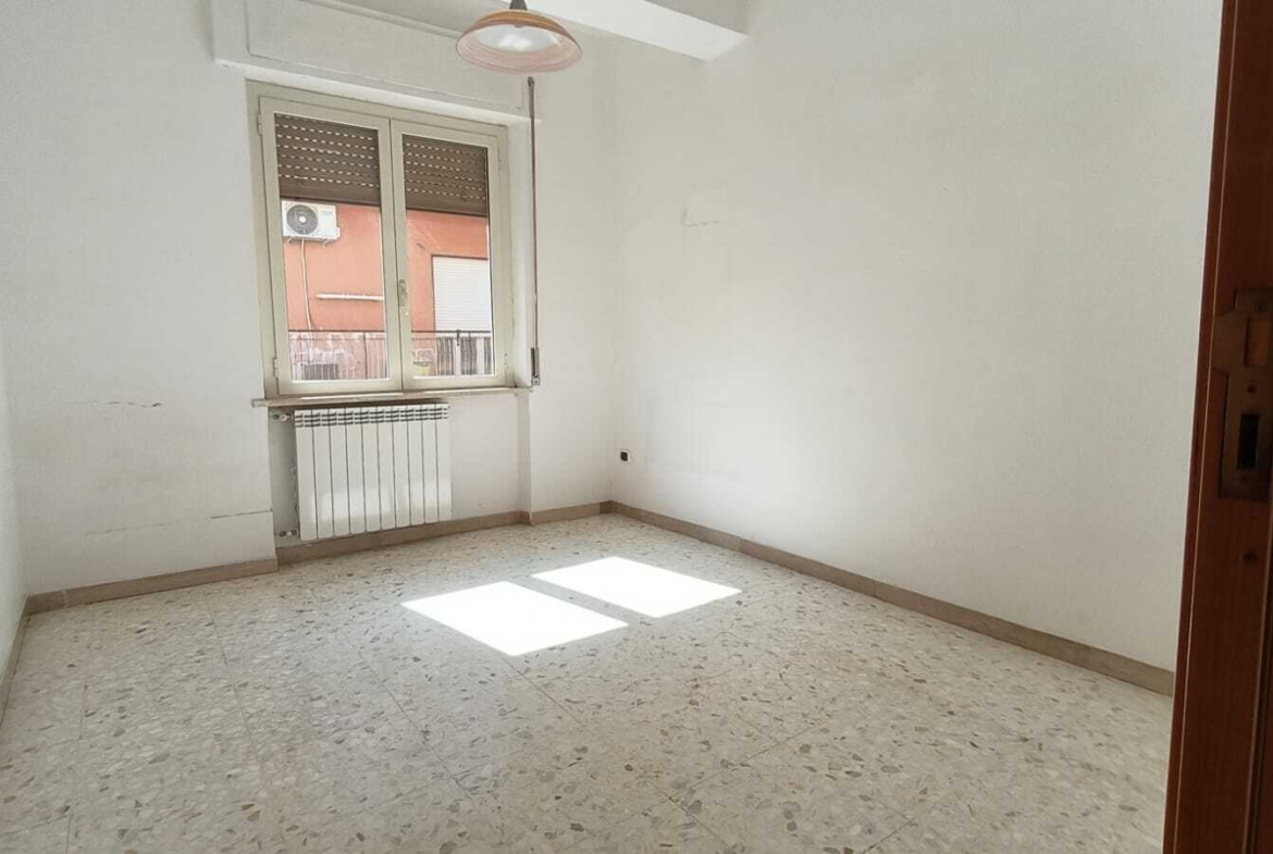 Tipologia Immobile: appartamento Provincia: napoli Comune: napoli Località: bagnoli Indirizzo: Via di Niso