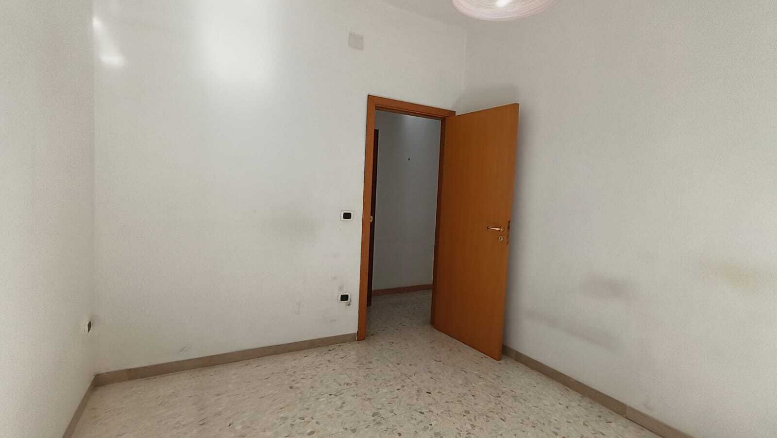 Tipologia Immobile: appartamento Provincia: napoli Comune: napoli Località: bagnoli Indirizzo: Via di Niso