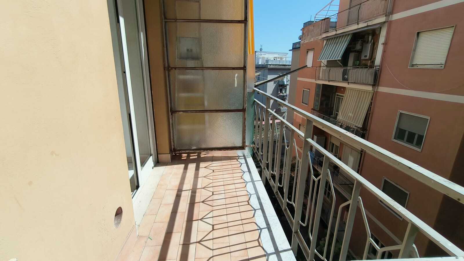 Tipologia Immobile: appartamento Provincia: napoli Comune: napoli Località: bagnoli Indirizzo: Via di Niso