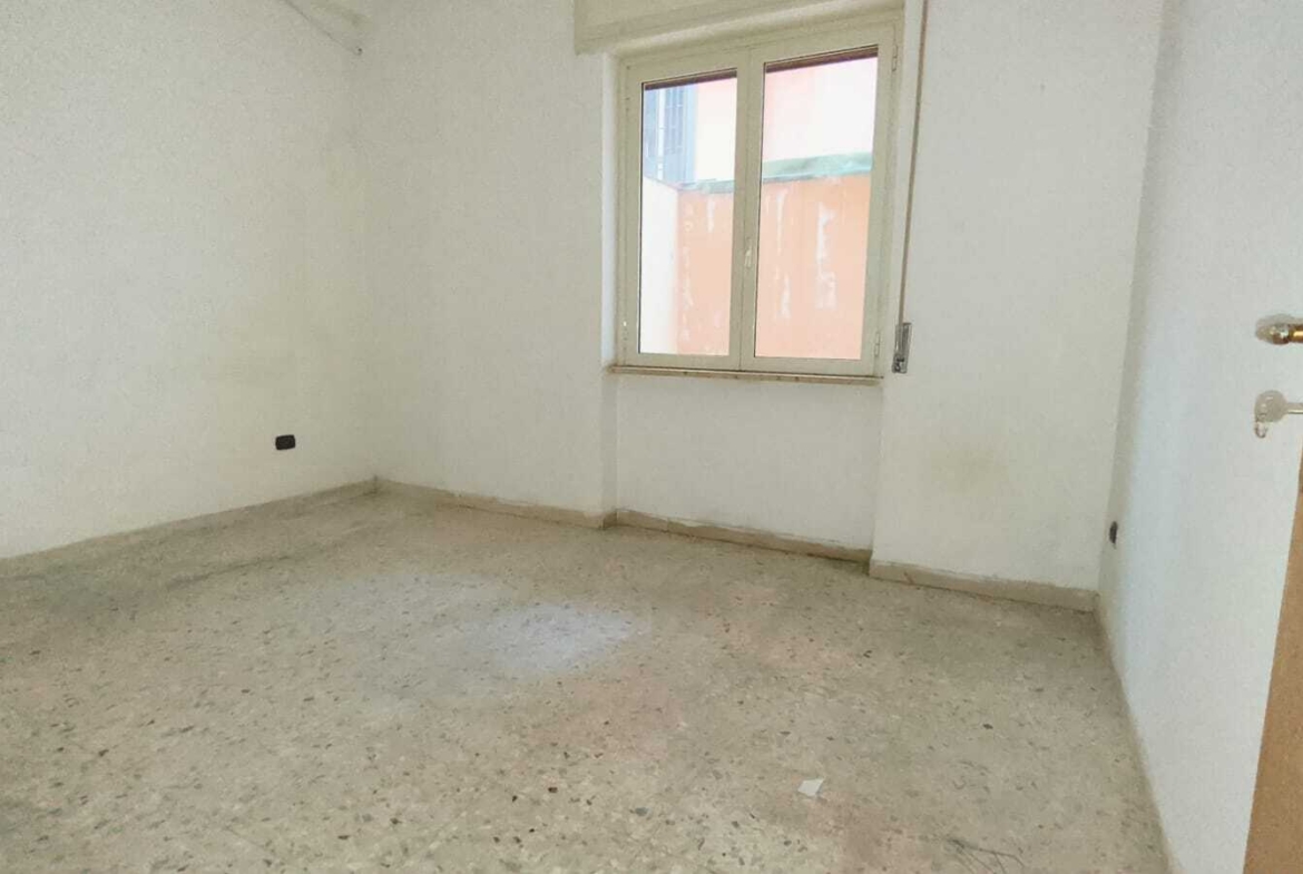 Tipologia Immobile: appartamento Provincia: napoli Comune: napoli Località: bagnoli Indirizzo: Via di Niso