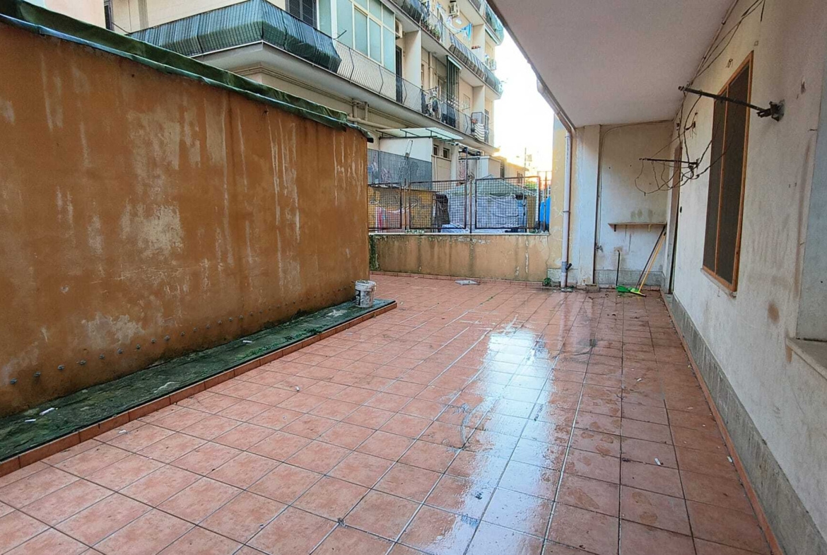 Tipologia Immobile: appartamento Provincia: napoli Comune: napoli Località: bagnoli Indirizzo: Via di Niso