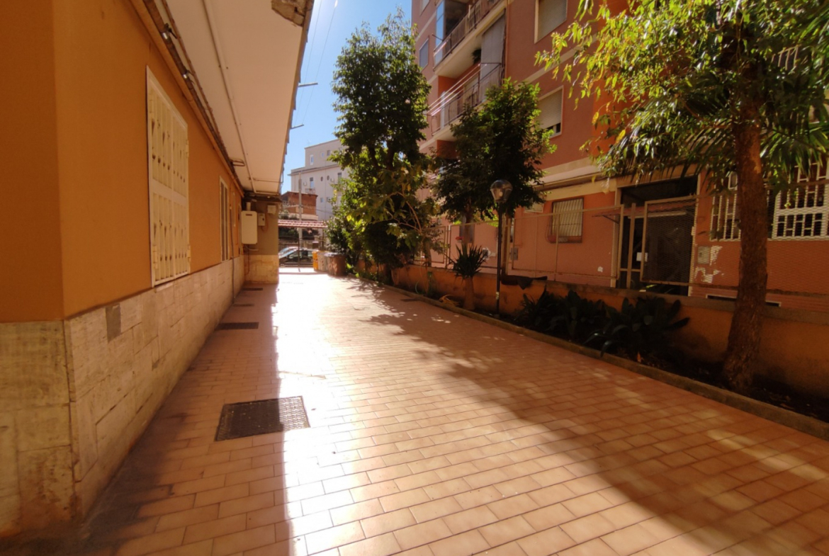 Tipologia Immobile: appartamento Provincia: napoli Comune: napoli Località: bagnoli Indirizzo: Via di Niso