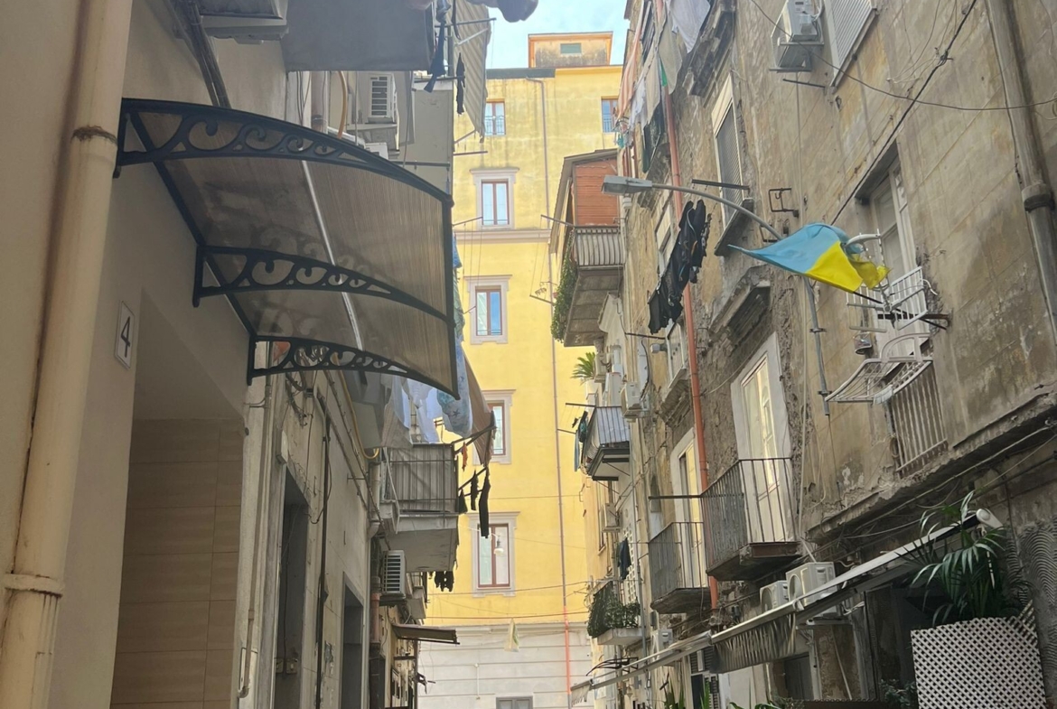 Tipologia Immobile: appartamento Provincia: napoli Comune: napoli Località: ferrovia Indirizzo: Supportico Carminiello al Mercato