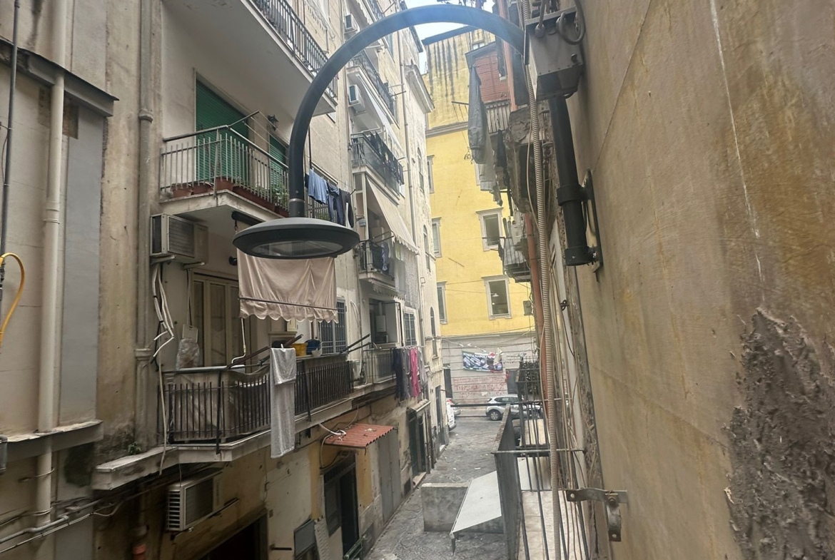Tipologia Immobile: appartamento Provincia: napoli Comune: napoli Località: ferrovia Indirizzo: Supportico Carminiello al Mercato