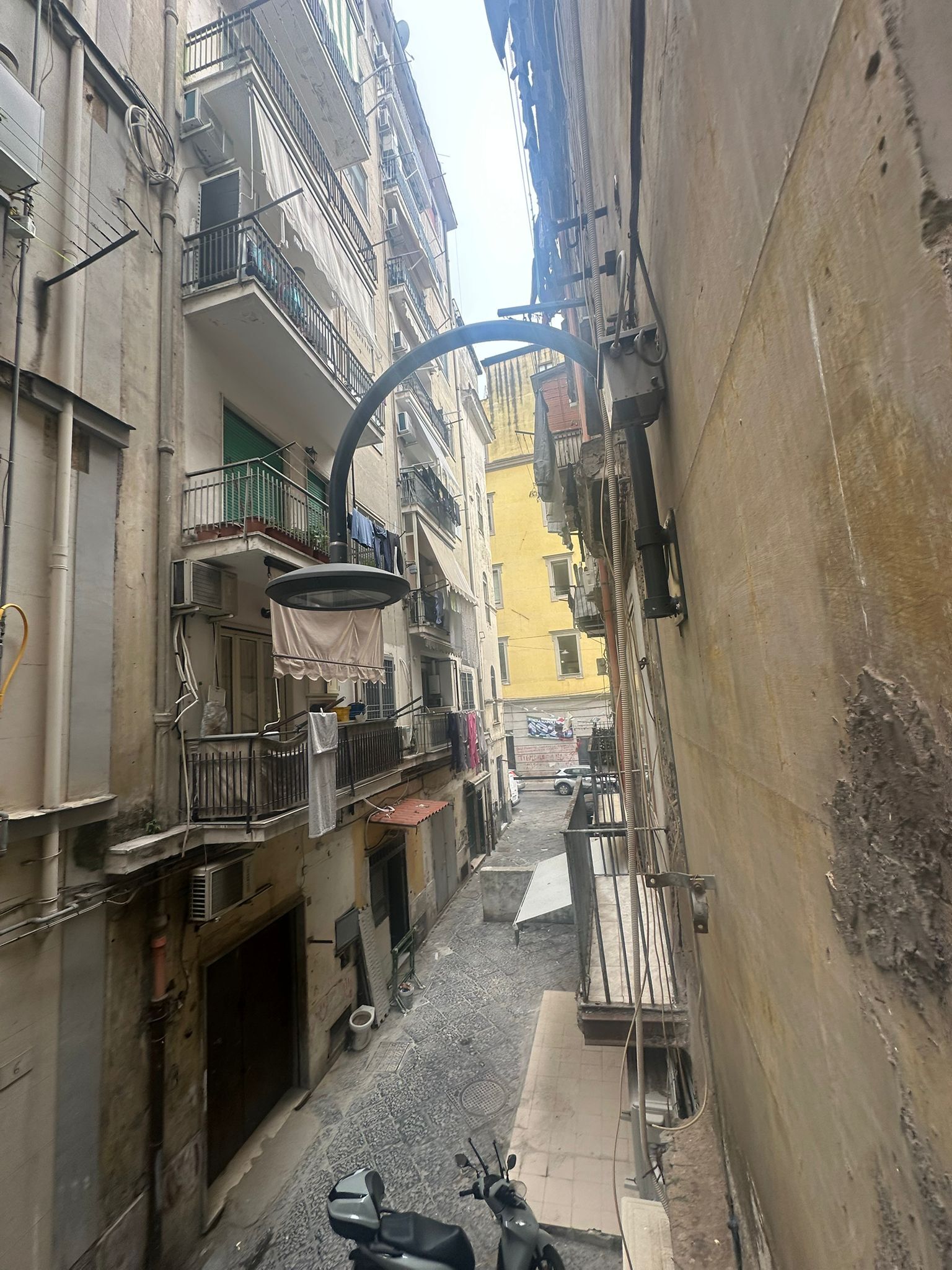 Tipologia Immobile: appartamento Provincia: napoli Comune: napoli Località: ferrovia Indirizzo: Supportico Carminiello al Mercato