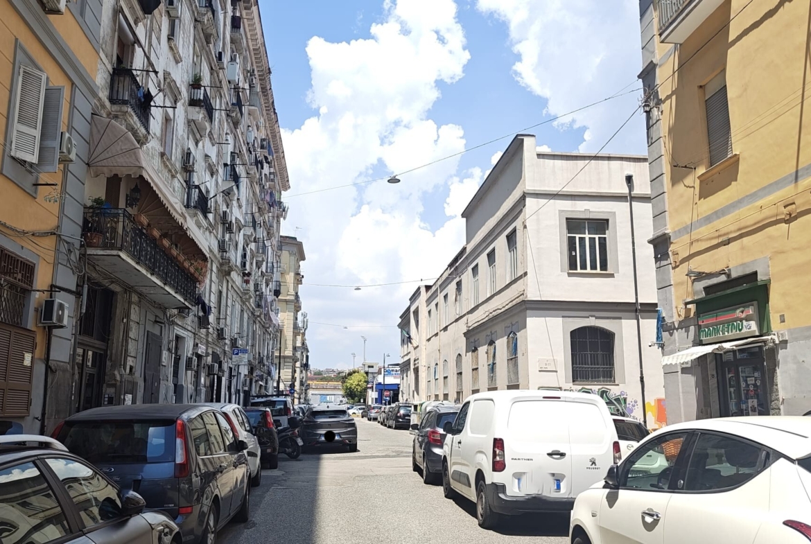 Tipologia Immobile: appartamento Provincia: napoli Comune: napoli Località: poggioreale - zona industriale Indirizzo: Via Foggia