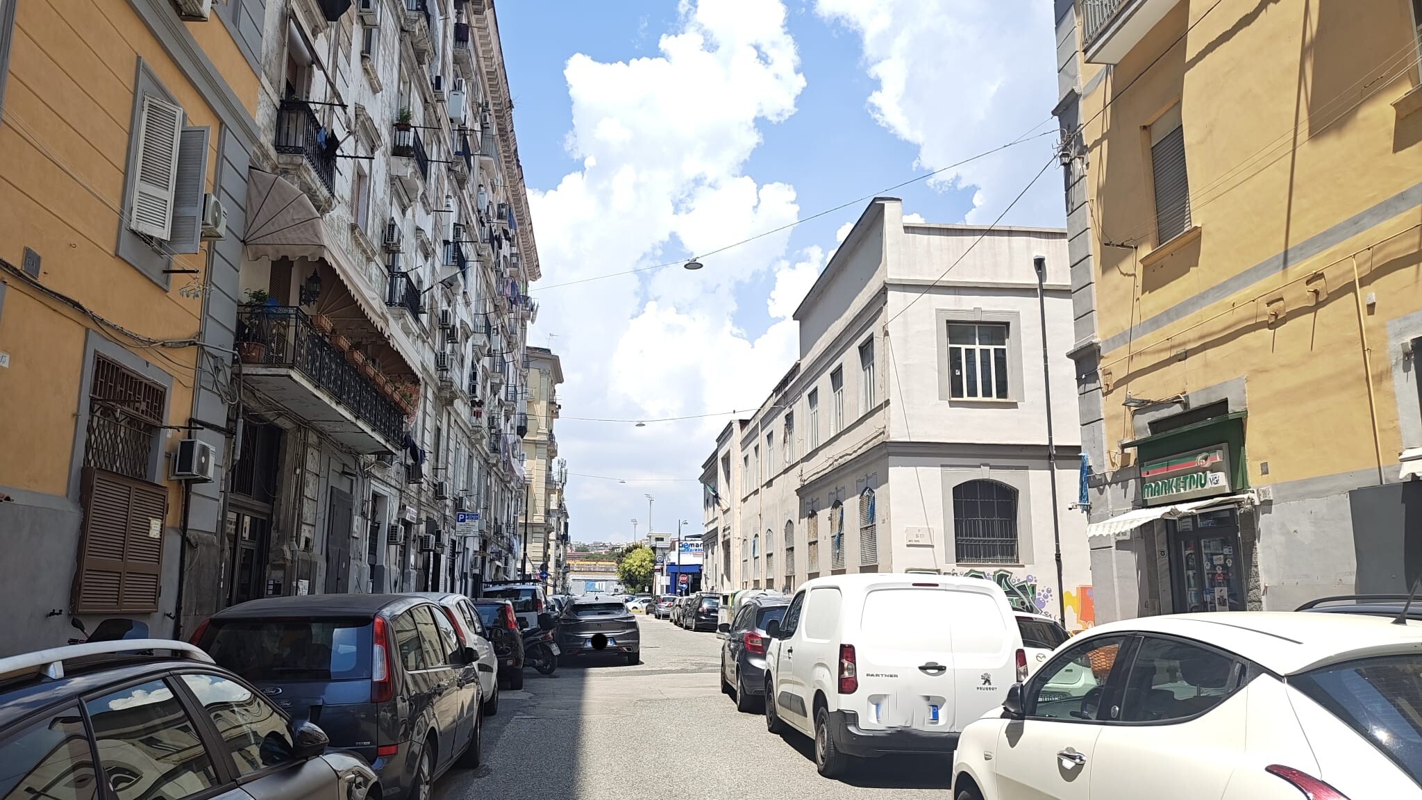 Tipologia Immobile: appartamento Provincia: napoli Comune: napoli Località: poggioreale - zona industriale Indirizzo: Via Foggia