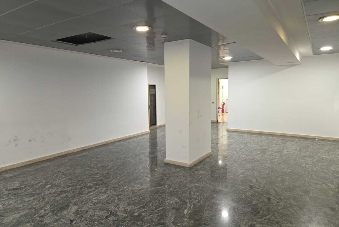 Tipologia Immobile: appartamento uso ufficio Provincia: napoli Comune: napoli Località: chiaia Indirizzo: Via Amerigo Vespucci