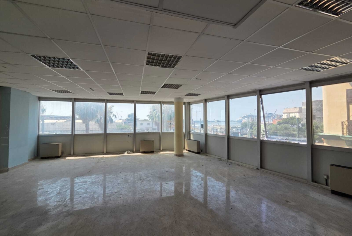 Tipologia Immobile: appartamento uso ufficio Provincia: napoli Comune: napoli Località: chiaia Indirizzo: Via Amerigo Vespucci