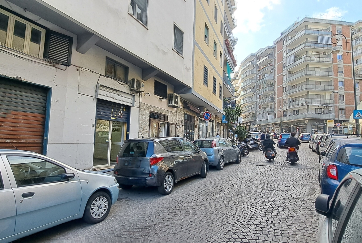 Tipologia Immobile: locale commerciale / negozio Provincia: napoli Comune: napoli Località: capodimonte - avvocata Indirizzo: Via Salvo D'Acquisto