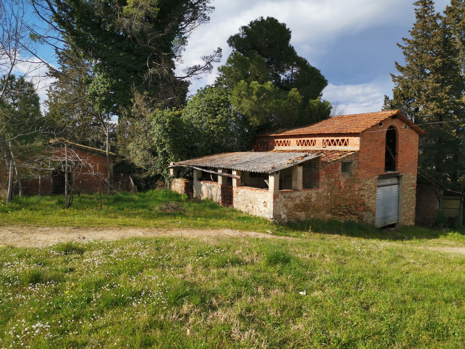 Tipologia Immobile: rustico/casale Provincia: arezzo Comune: bucine Località: centro urbano Indirizzo: Via Roma