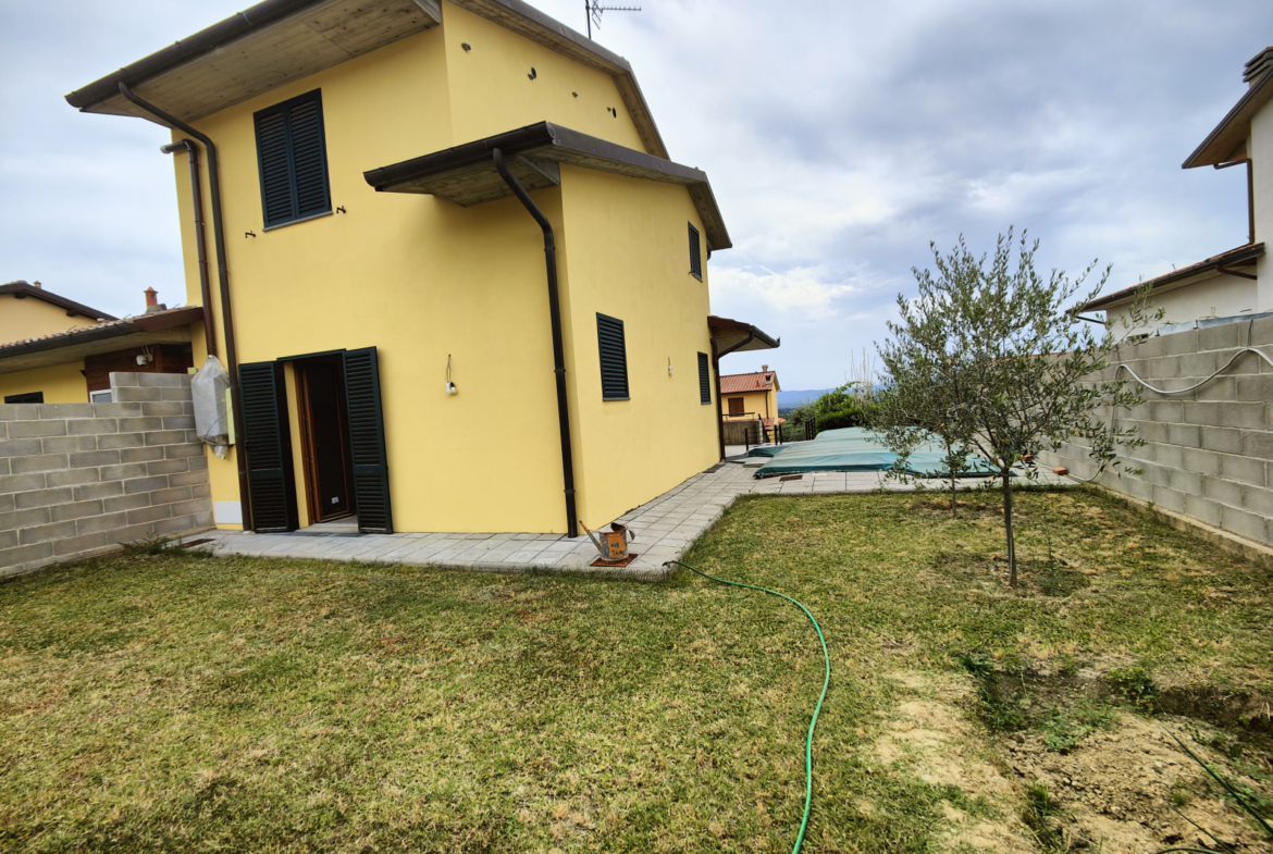 Tipologia Immobile: villa / indipendente / semi indipendente Provincia: arezzo Comune: loro ciuffenna Località: san giustino valdarno Indirizzo: Via Prato